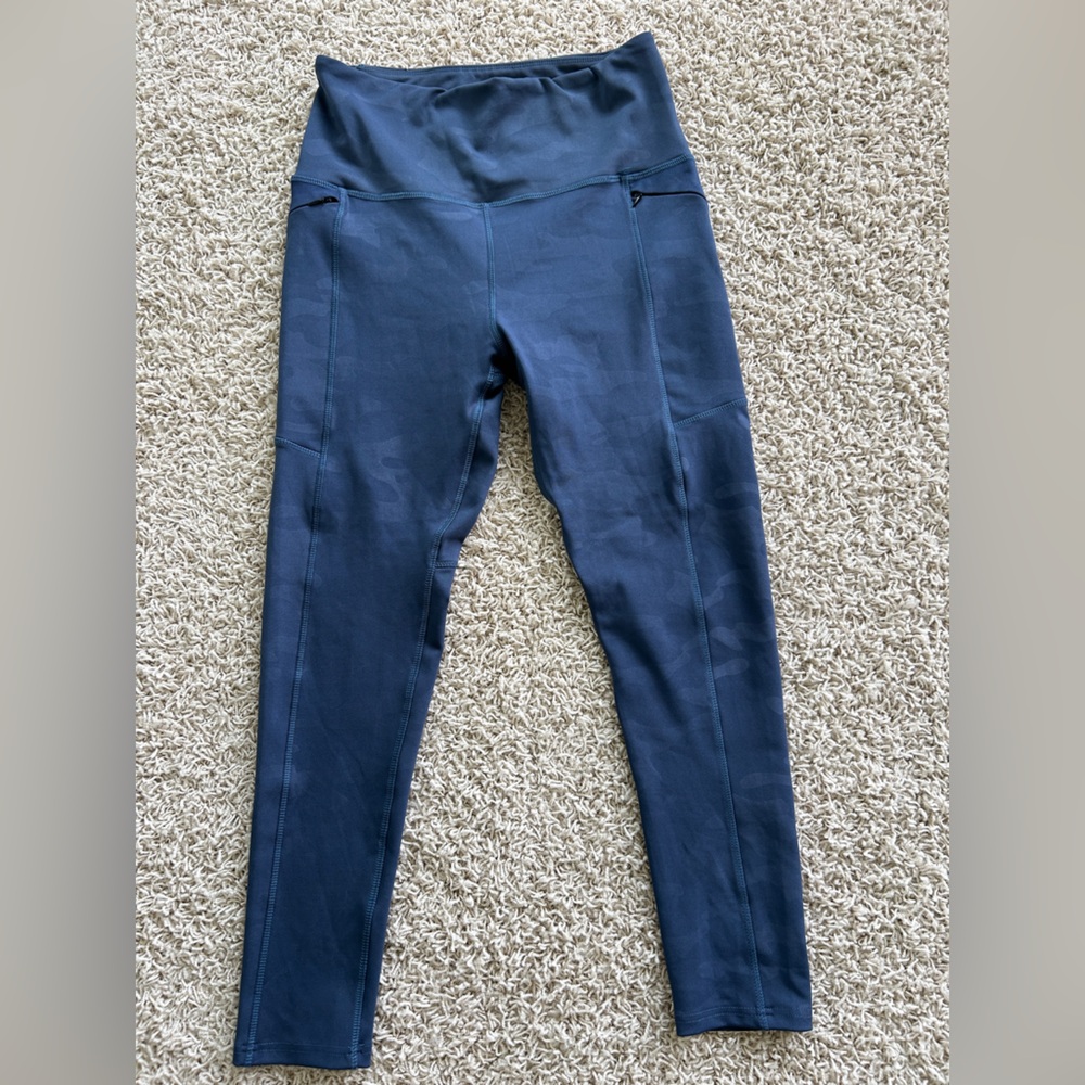 NWOT Nicole Miller Women’s Large Blue Camo Leggings
